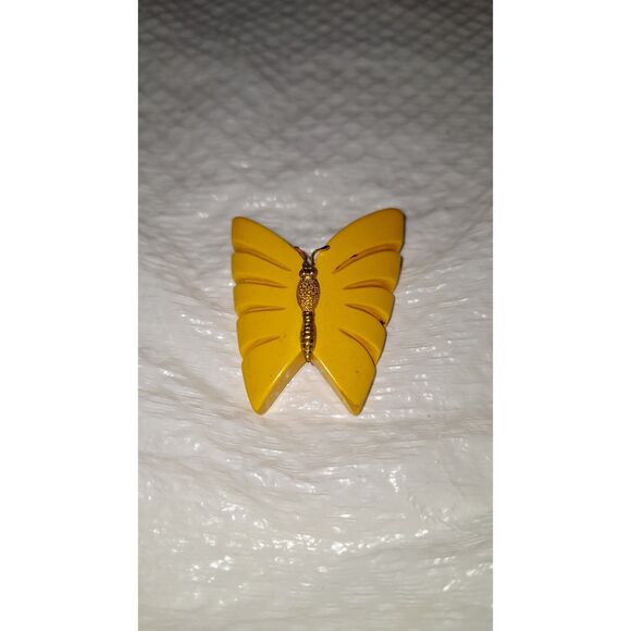 Antique Carved Bakelite Moth Butterfly Brooch Pin Yellow Costume Jewelry - Picture 9 of 9
